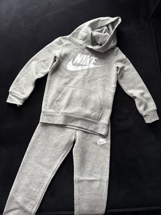 Dzieciecy dres marki Nike