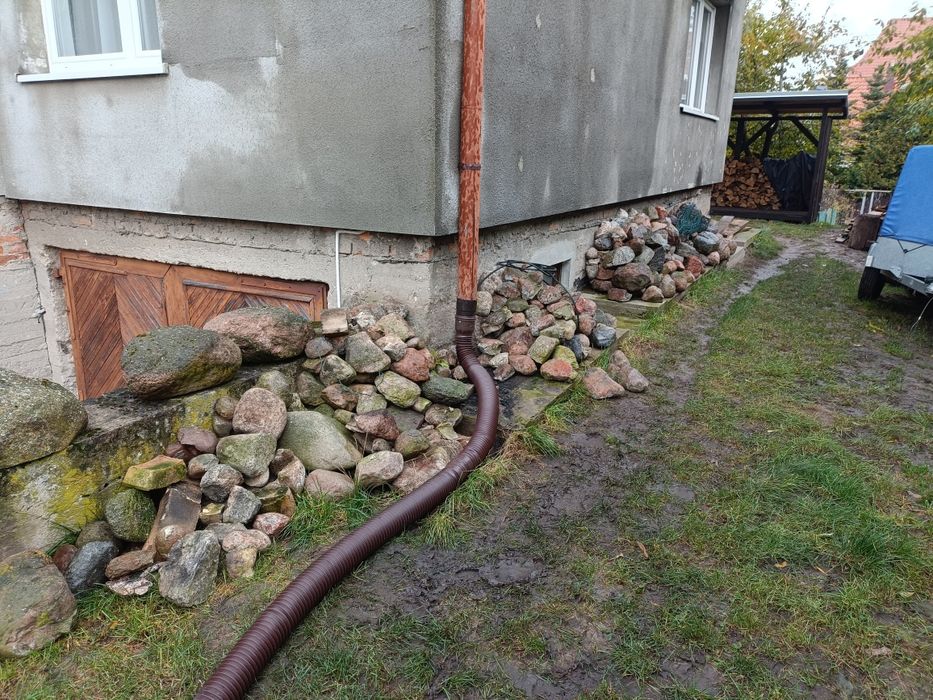 Kamienie po oczku wodnym