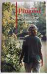 Livro "Le cimetière des poupées "