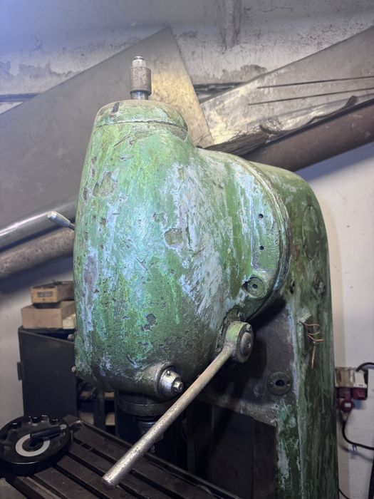 Фрезерний верстат, станок