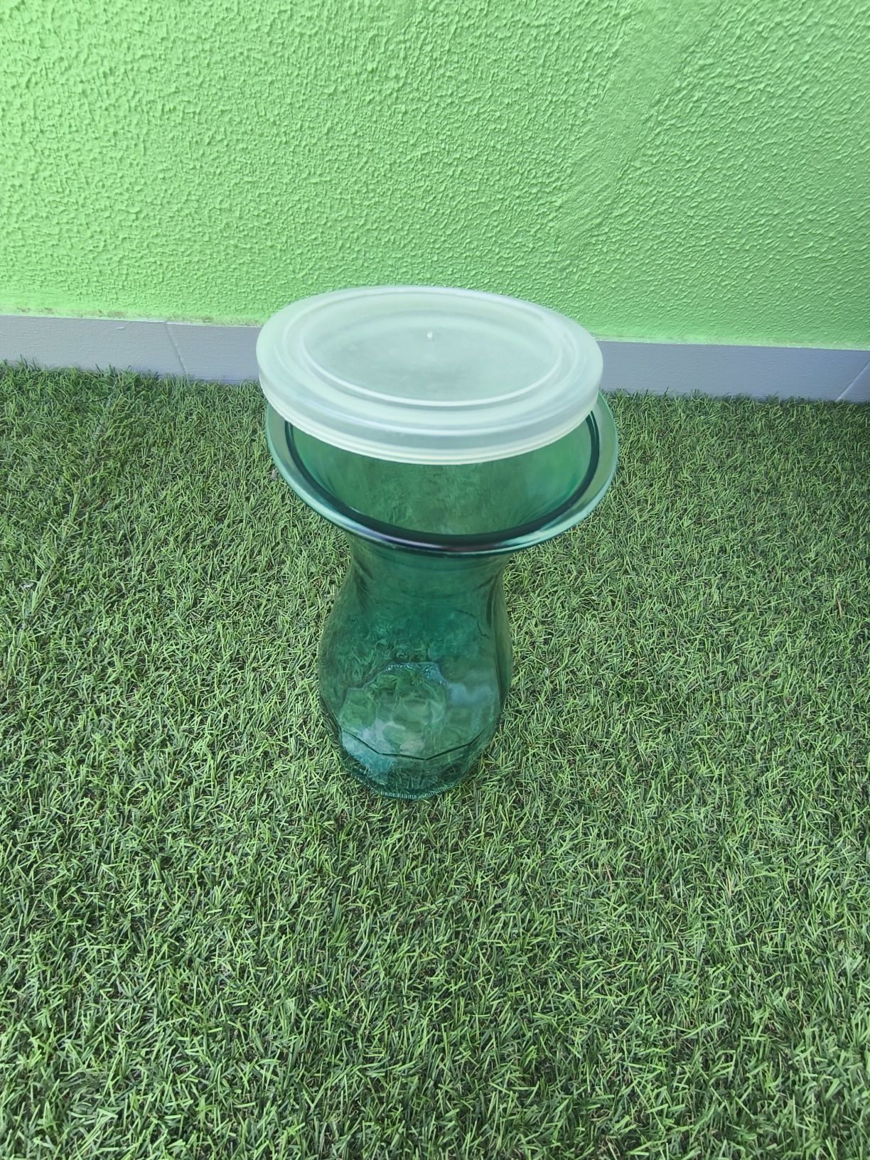 Garrafa em vidro com tampa plástica