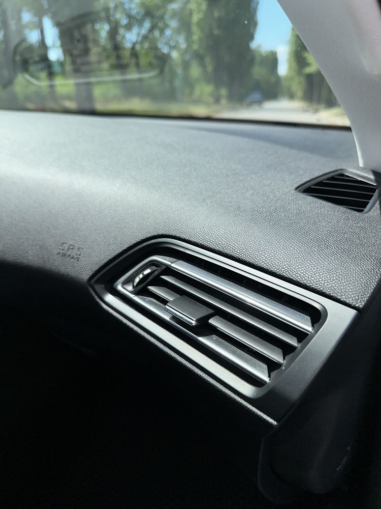 Продам PEUGEOT 308 2015