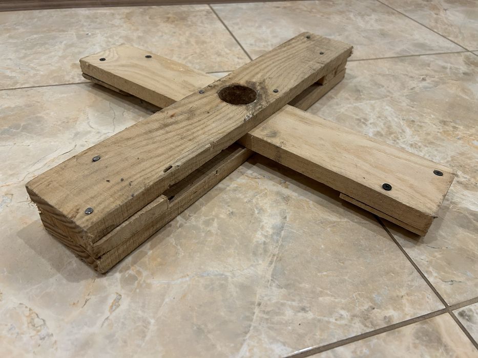 Підставка (тримач) дерев’яний для ялинки