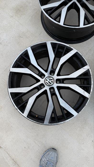 Vendo jantes 19 golf 7 gti originais!!