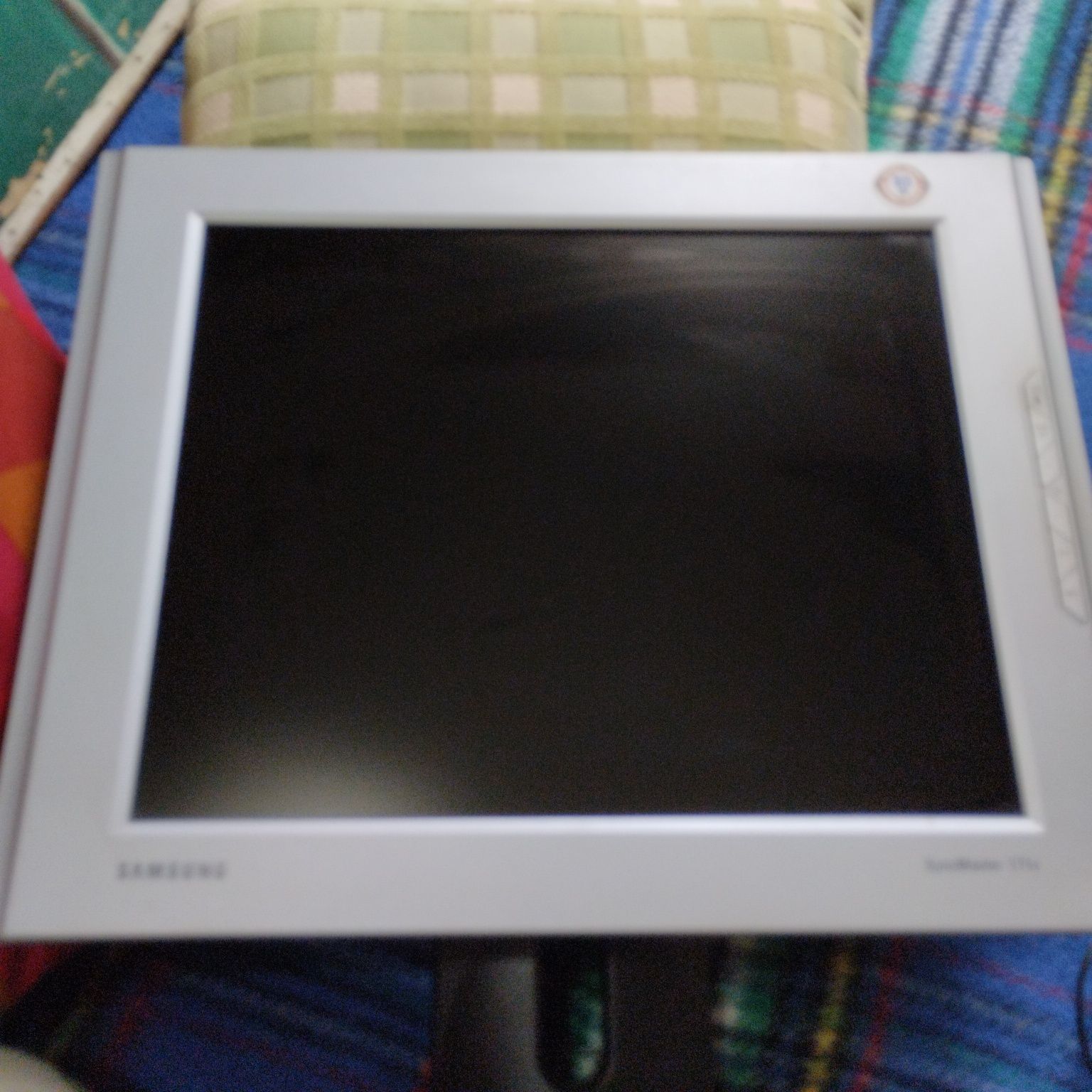 Monitor prateado de 17' Samsung