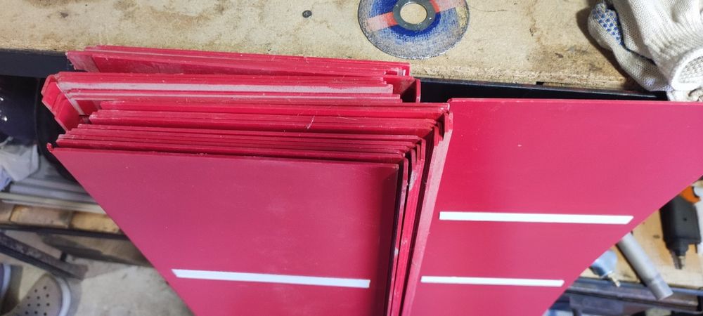 Лист пластику червоного