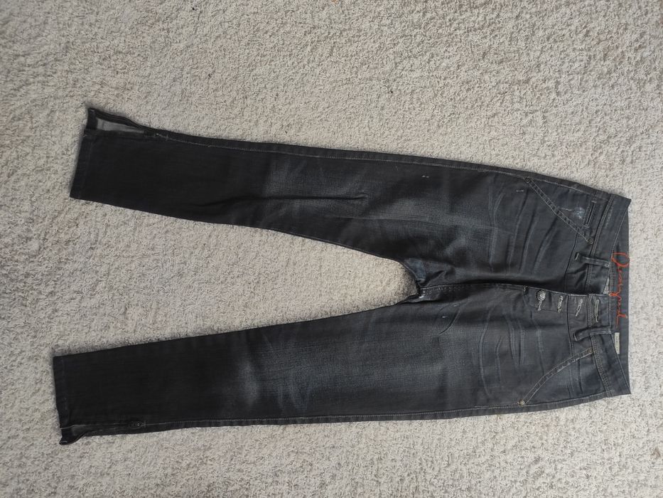 Czarne spodnie damskie z obniżonym krokiem marka Desigual rozmiar 34