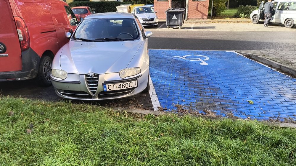 Alfa Romeo 147 16 benzyna 2002 rok produkcji