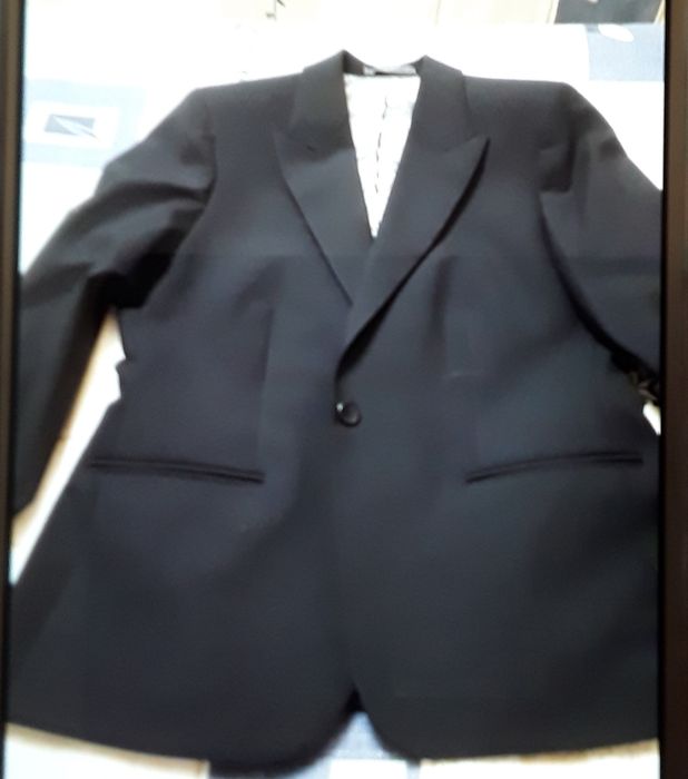 Semi novo a camisa e casaco por estrear