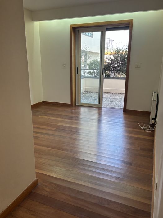 Arrendo apartamento fabuloso super bem situado , zona privilegiada da