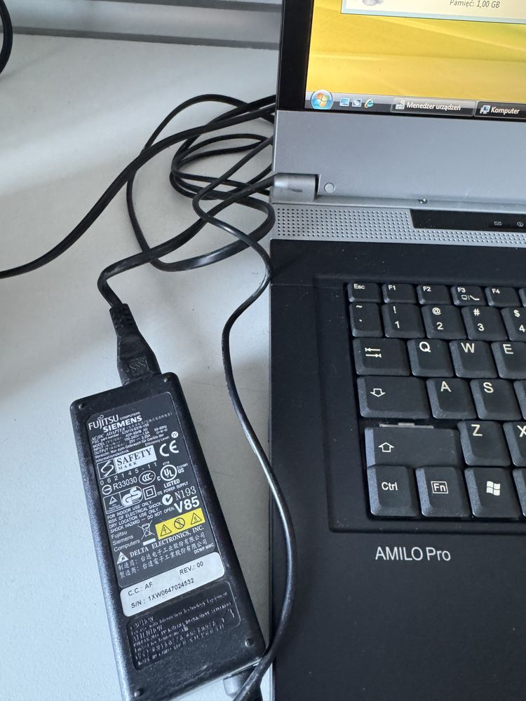 Fujitsu Siemens Amilo PRO V3515 laptop