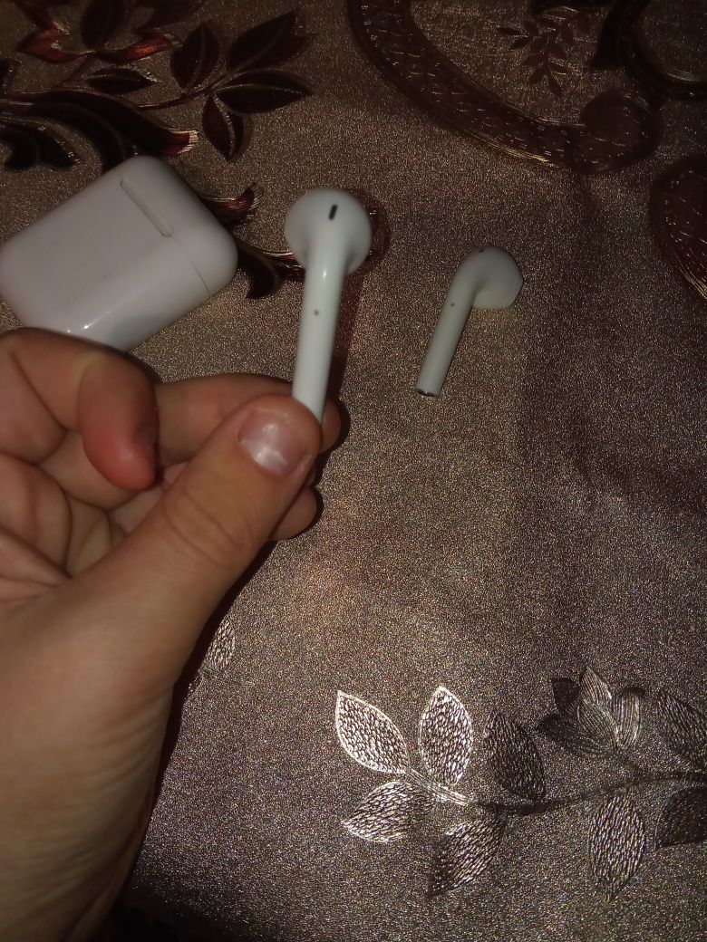 Навушники AirPods