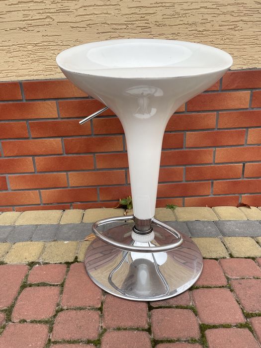 Барне крісло.