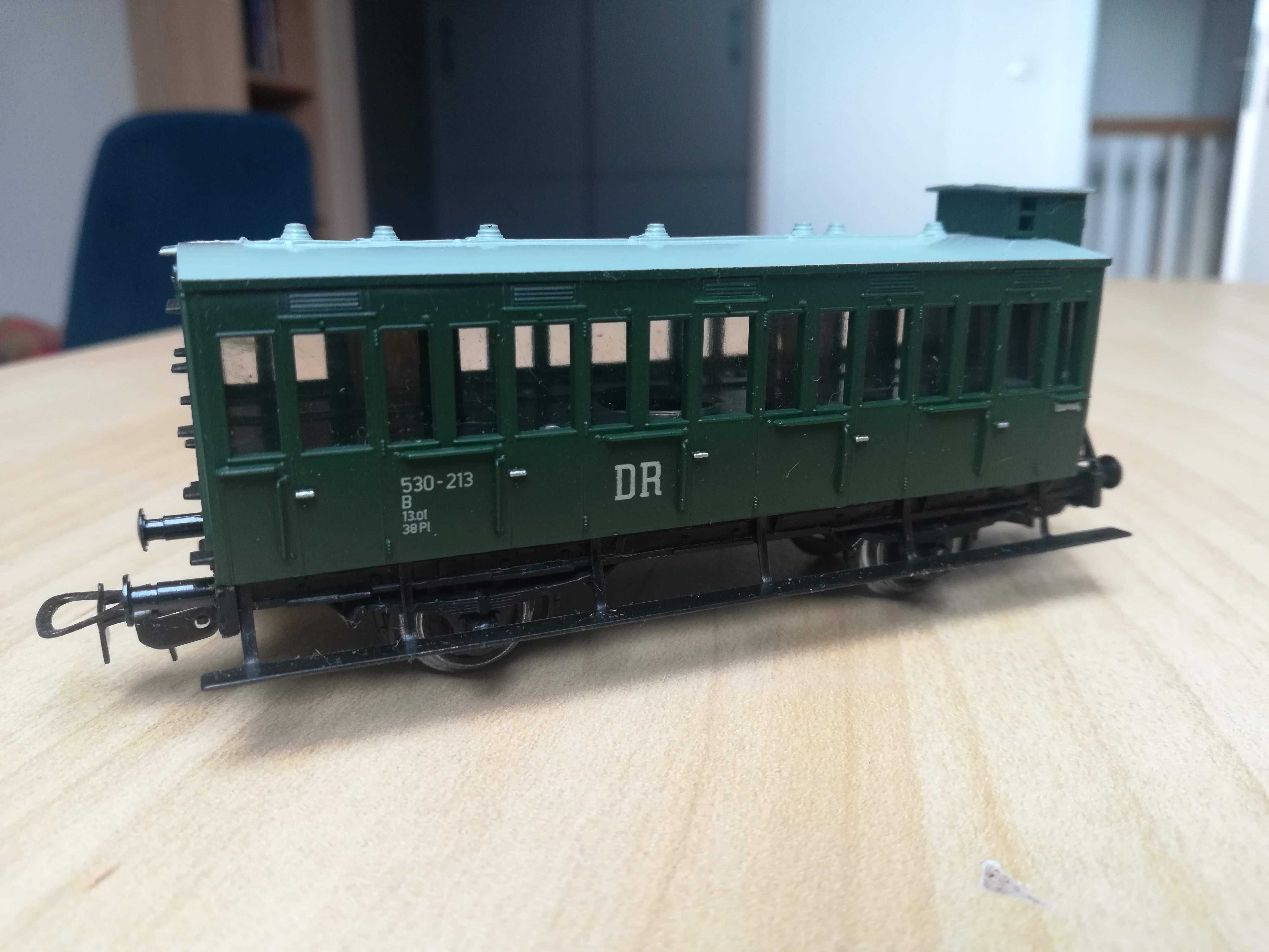 Wagon osobowy PIKO 04374 (DR 530-213) H0 1:87 16,5mm