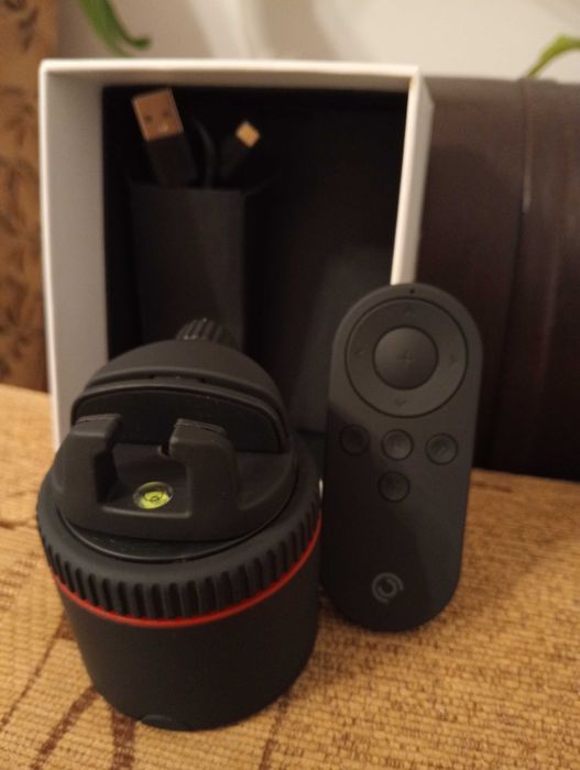 Statyw do smartfona z czujnikiem ruchu