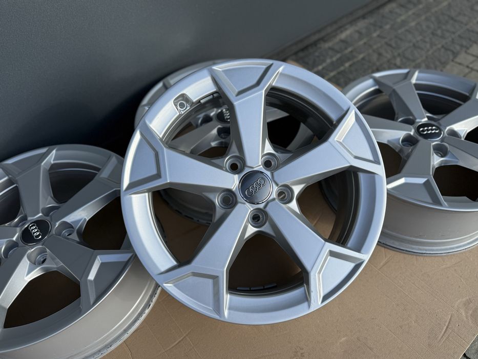 4 x Felgi aluminiowe 17 cali  5x112 OE AUDI Q3 A3 Nowy model