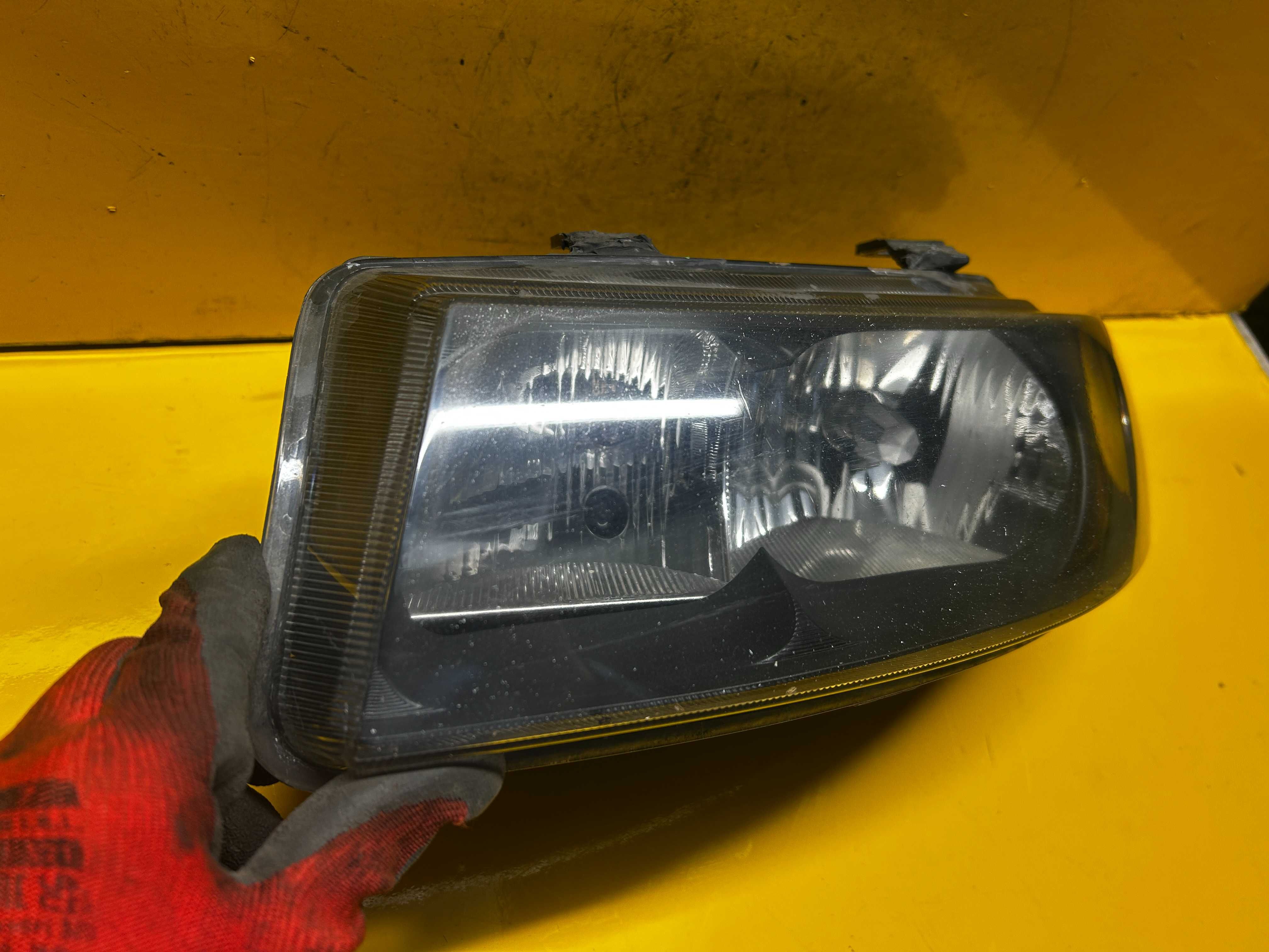 ліва фара Seat Leon Toledo 1999-2005 дефект на фото