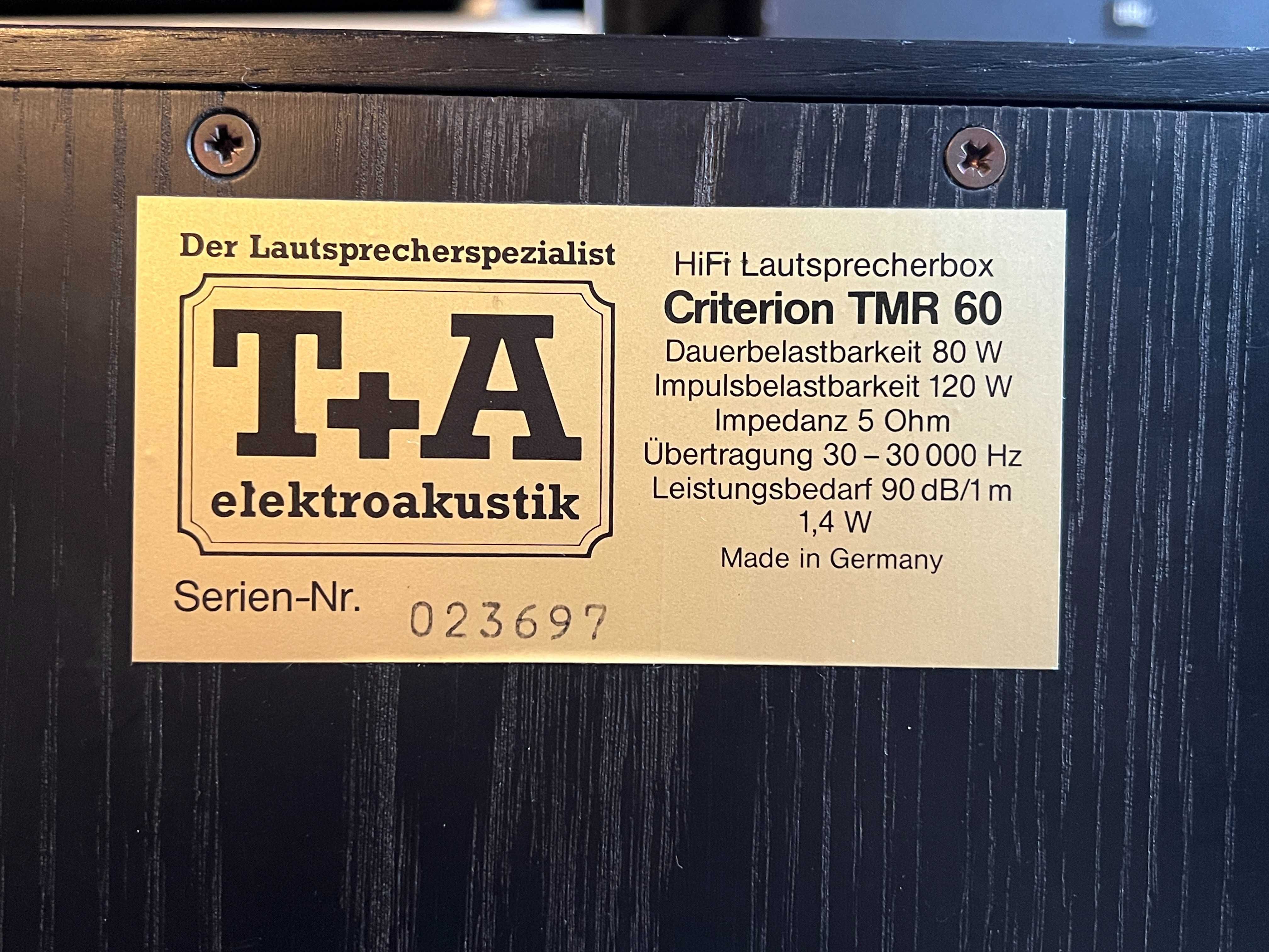 Kolumny podłogowe T+A Criterion TMR60 Audio Room