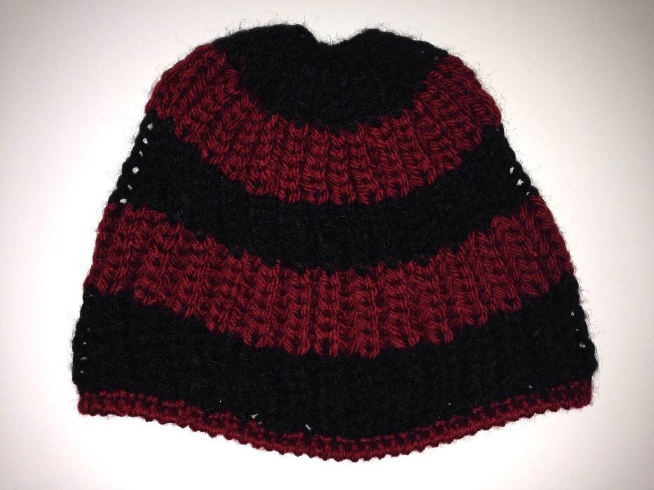 Gola artesanal muito gira bicolor, em lã de excelente qualidade. Nova