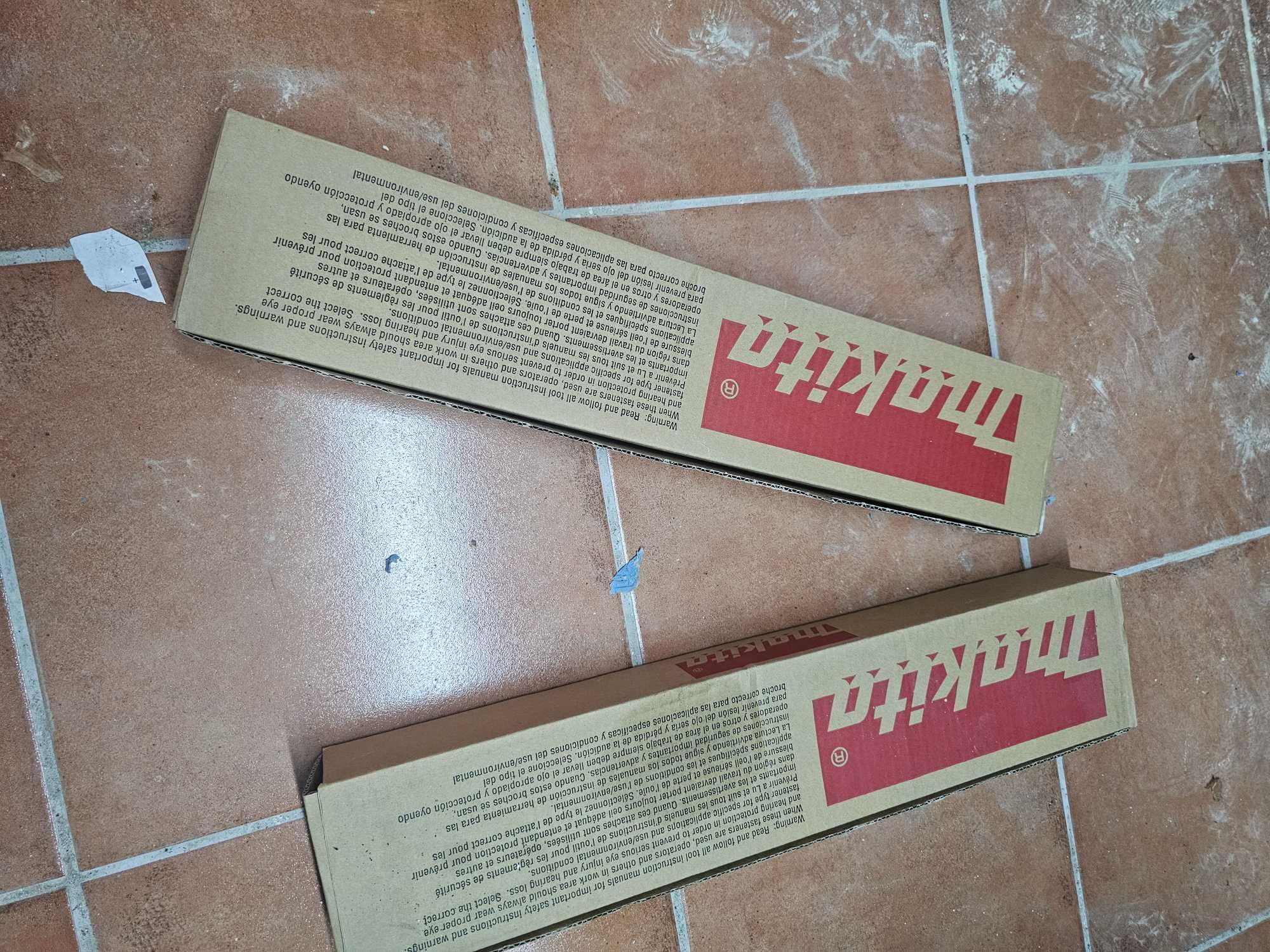 2 caixas de parafusos  de pente makita