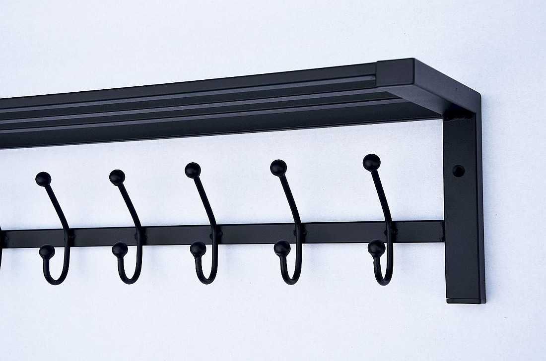 Wieszak metalowy 70 cm z metalu na ubrania ścienny wiszący z półką