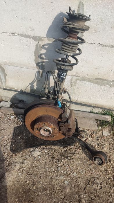 Zwrotnica prawa przód przednia mcperson kopyto BMW X1 e84 lift xdrive