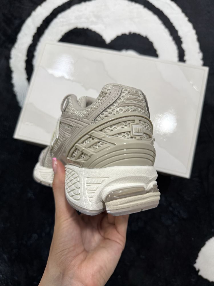 Оригінальні кросівки New Balance 1906R Grey Days 2002 990 993