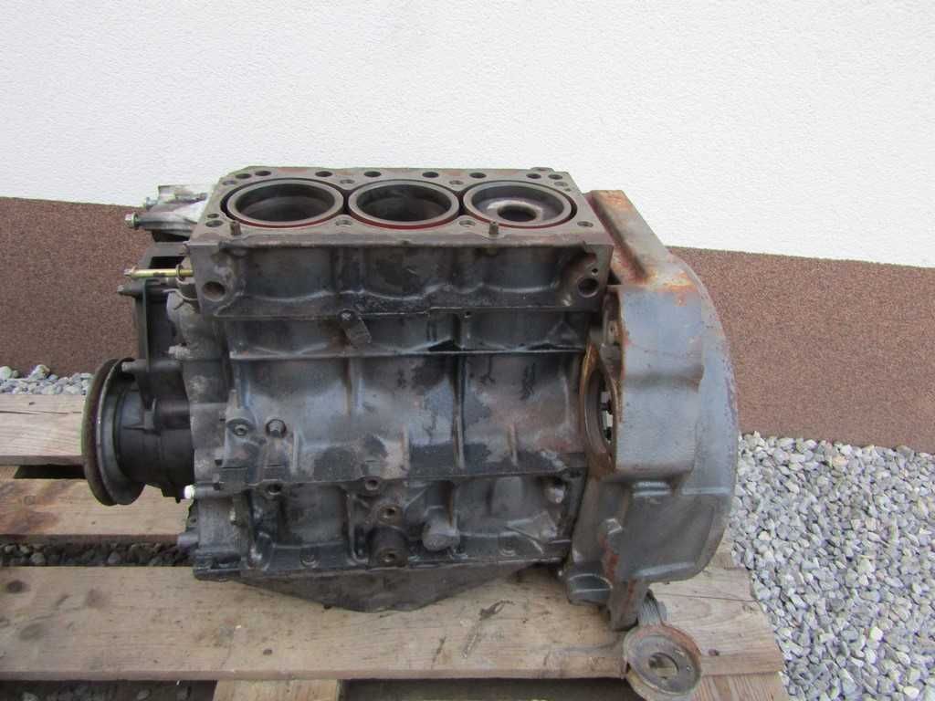 Deutz F3L1011F 3 cylindry silnik blok wał korbowy tłok dół