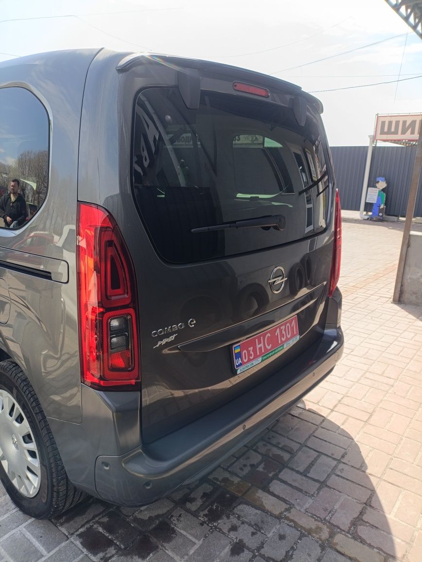 Продам Opel Combo-E електромобіль