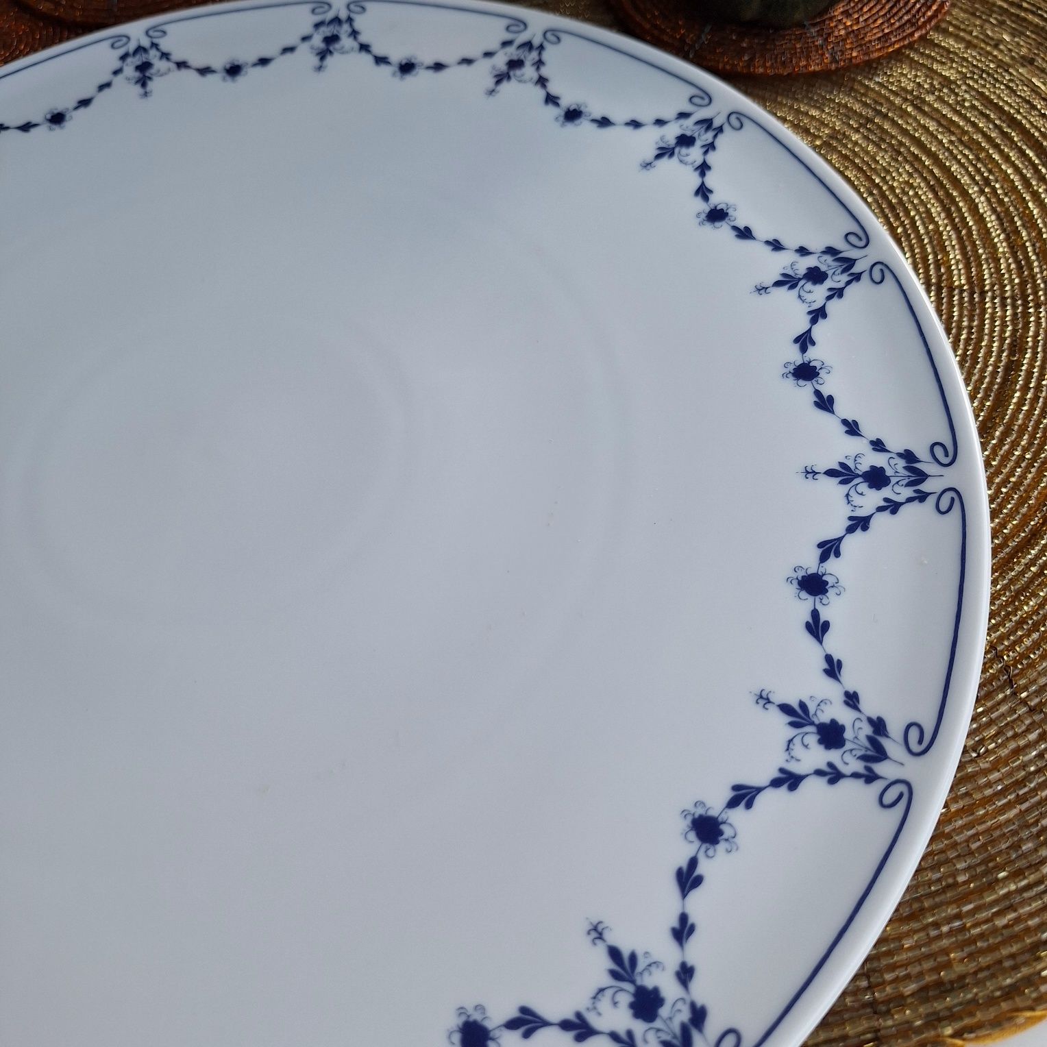 Tortownica, patera na ciasto Arzberg Schumann Bavaria. Biała porcelana