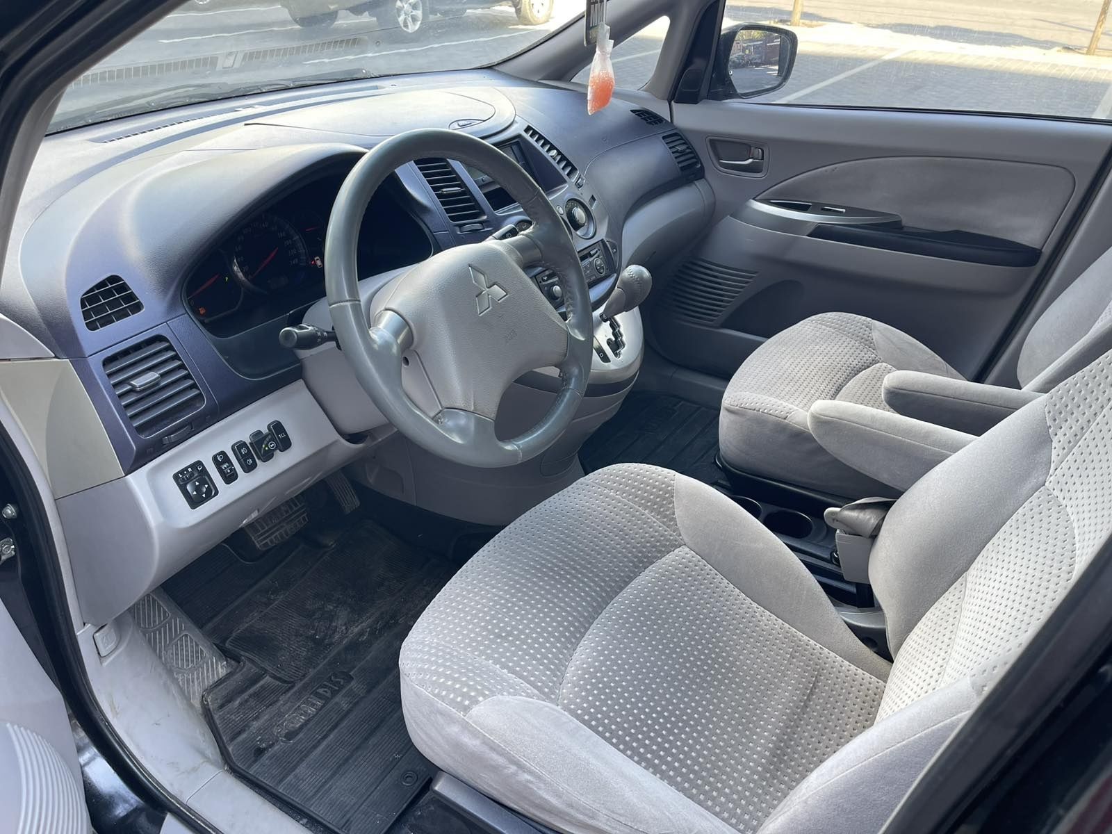 Mitsubishi Grandis 2.4 Газ Автомат