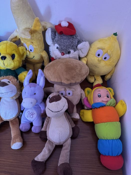 Varios peluches em bom estado