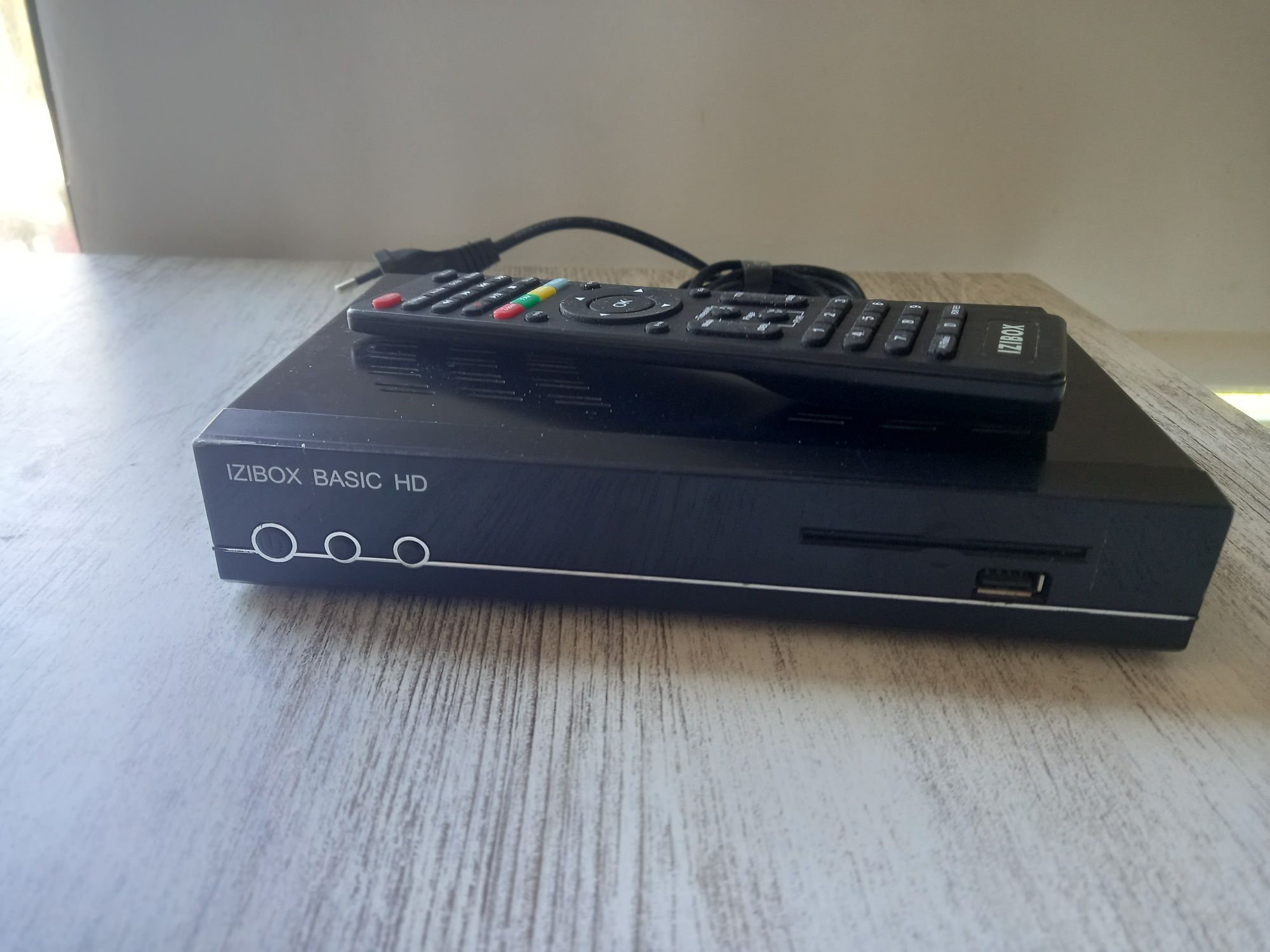 Box izibox basic hd como nova