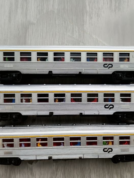 Carruagens inox com passageiros, H0 1:87