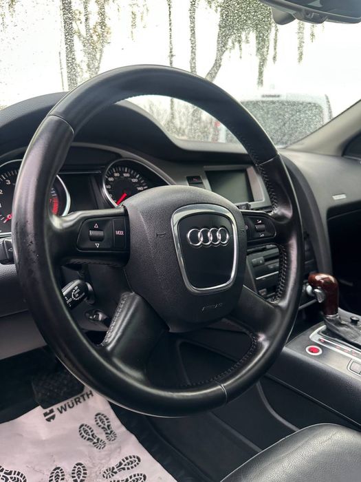 В продажі Audi Q7