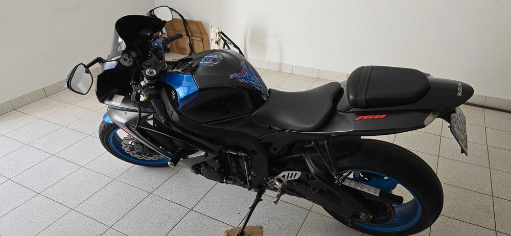 Suzuki GSXR 750 K8