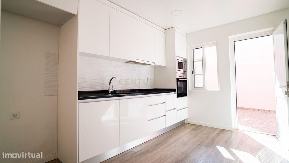 Apartamento T2 com terraço para arrendamento.