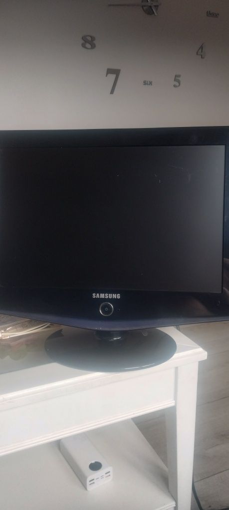 Telewizor Samsung 19 cali z funkcją monitora