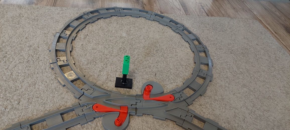 Lego Duplo pociągl przejazd kolejowy