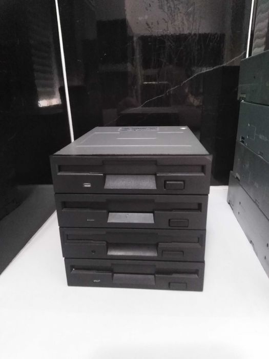 Floppy Disk Drive - CD/DVD Reader/Writer.64171756485635121