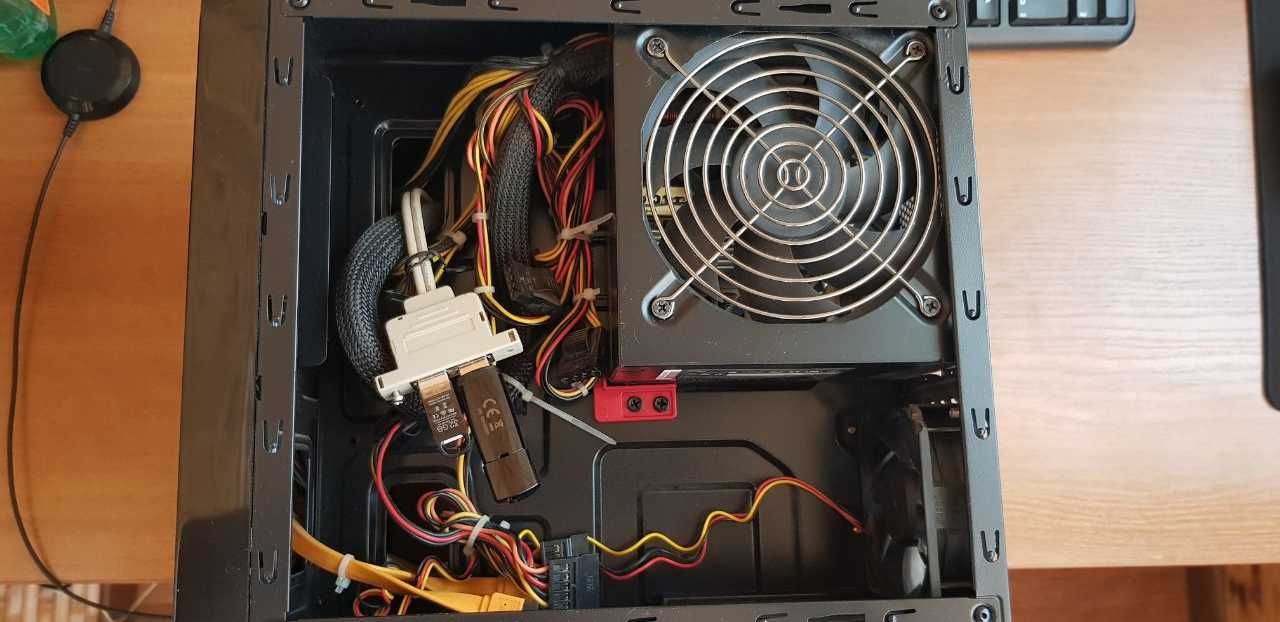 (NAS) MiniPC - Phenom II X4 945 4x3.0/2x4Gb DDR2 1066/460w/cube case
