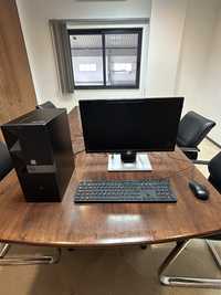 Set Computador Dell (Vostro 3668 + Monitor SE2216H + Teclado + Office)