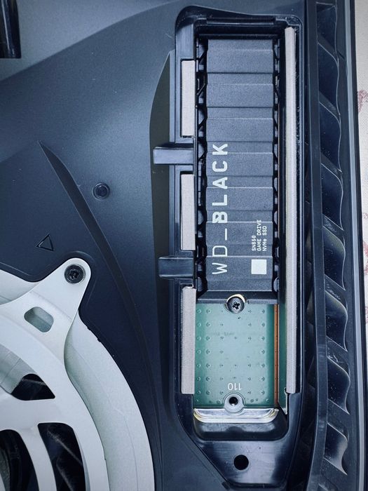 PlayStation 5 + 2 pady + ładowarka + Returnal i Destruction All Starss