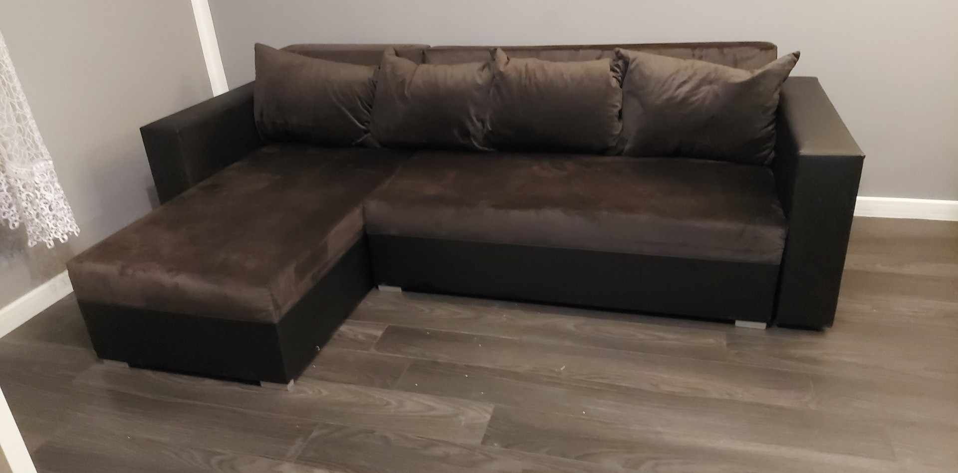 Narożnik sofa z funkcją spania I pojemnikiem na pościel  welur eco