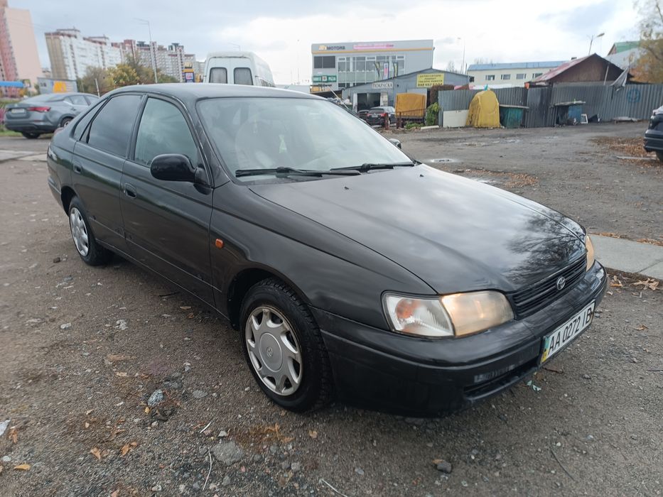 Тойота Каріна Е.