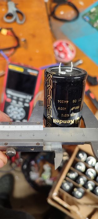 Конденсатор електролітичний Kendeil 680uF та  470uF 400v