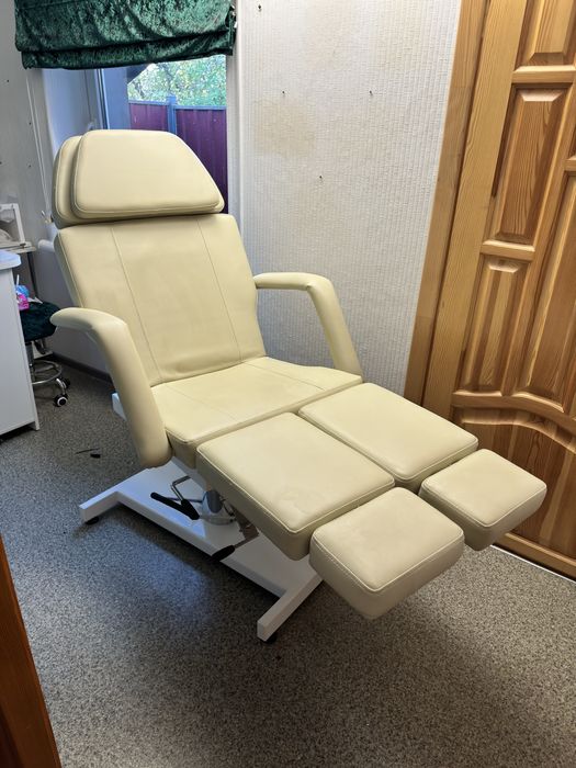 Педикюрне крісло-кушетка мод. 235 з гідравлічним регулюванням висоти