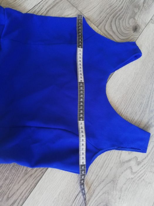 R. S chabrowa sukienka damska rozkloszowana kobaltowa z tej epoki