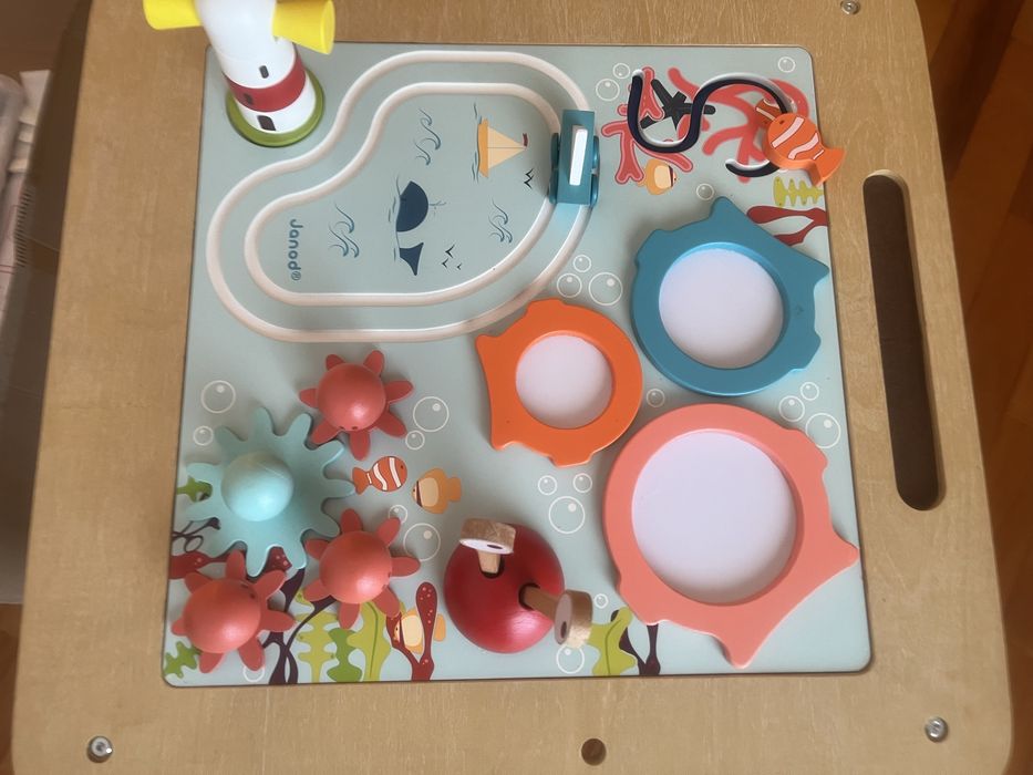 Brinquedo crianças 18m como novo. Atividades Montessori. Madeira. Mesa