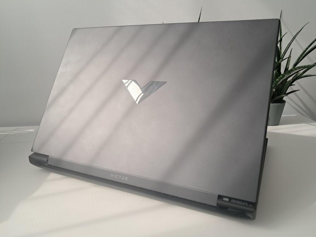 RTX 4060 8gb + R5 7640HS • HP Victus  16" 144hz • 16gb/512 ssd